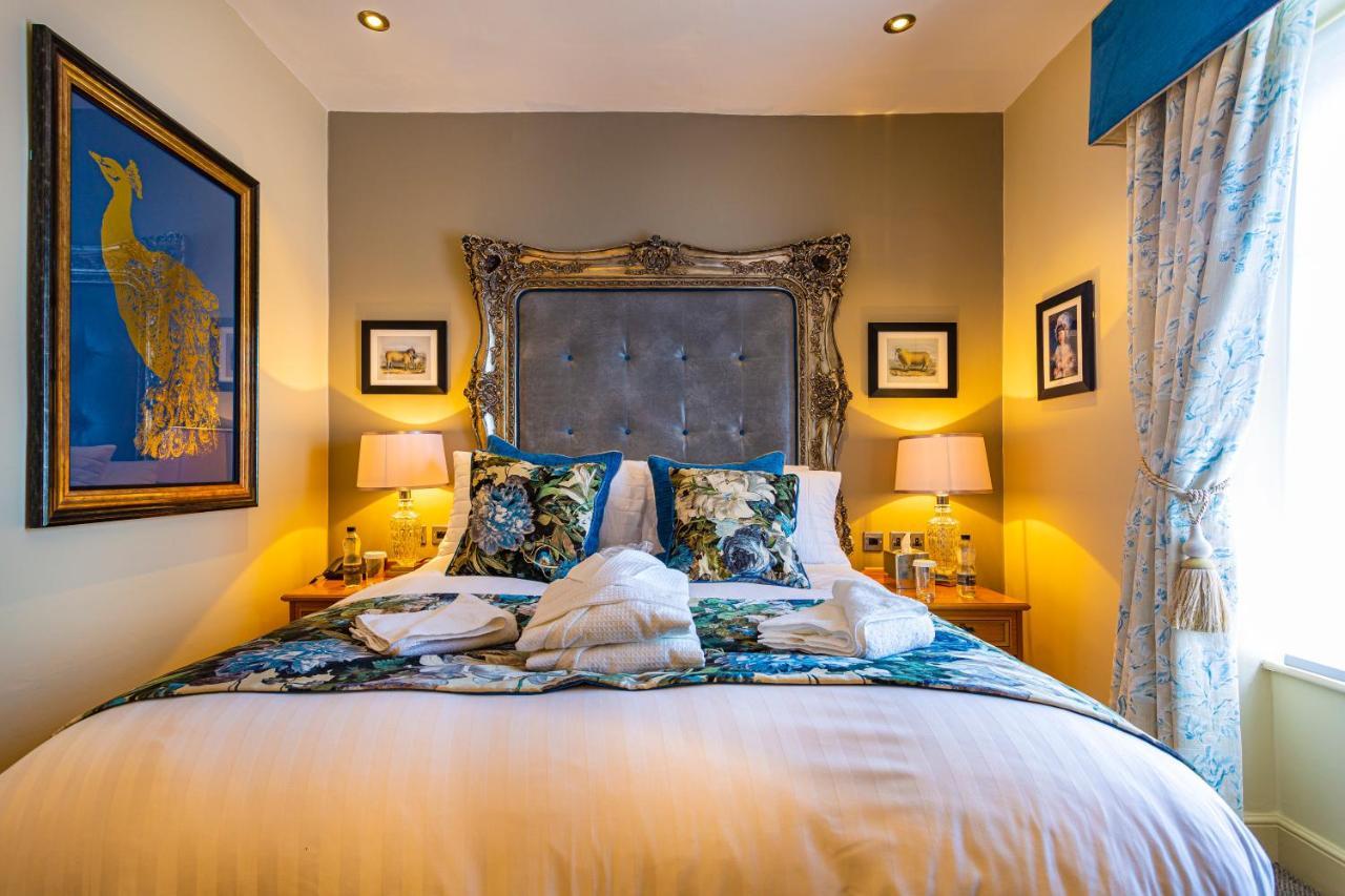 The Rutland Arms Hotel, Bakewell, Derbyshire Bagian luar foto