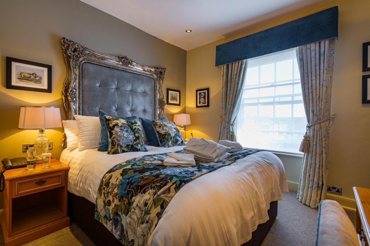The Rutland Arms Hotel, Bakewell, Derbyshire Bagian luar foto