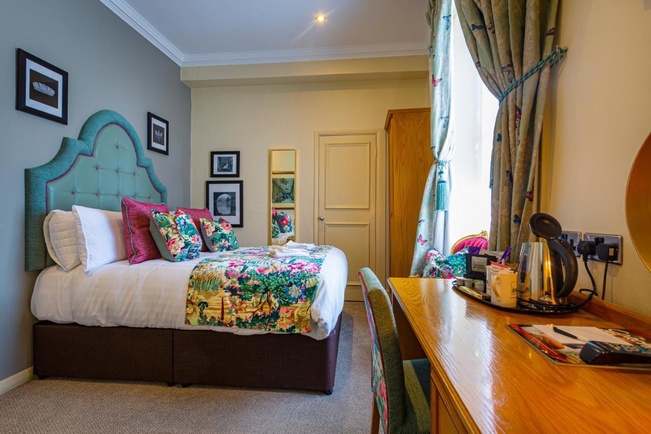 The Rutland Arms Hotel, Bakewell, Derbyshire Bagian luar foto