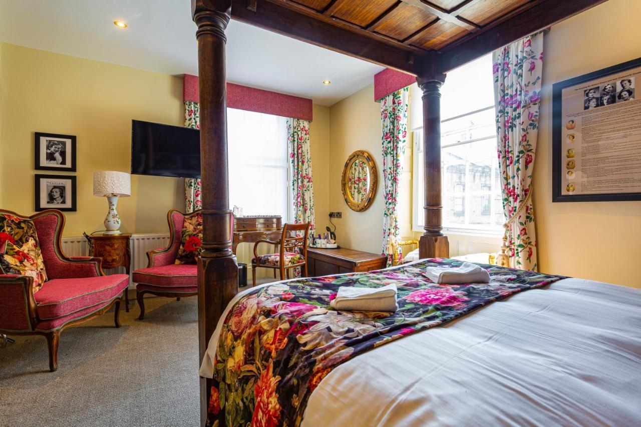 The Rutland Arms Hotel, Bakewell, Derbyshire Bagian luar foto