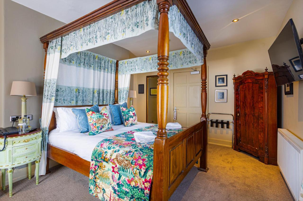 The Rutland Arms Hotel, Bakewell, Derbyshire Bagian luar foto