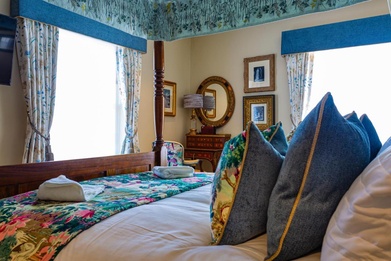 The Rutland Arms Hotel, Bakewell, Derbyshire Bagian luar foto