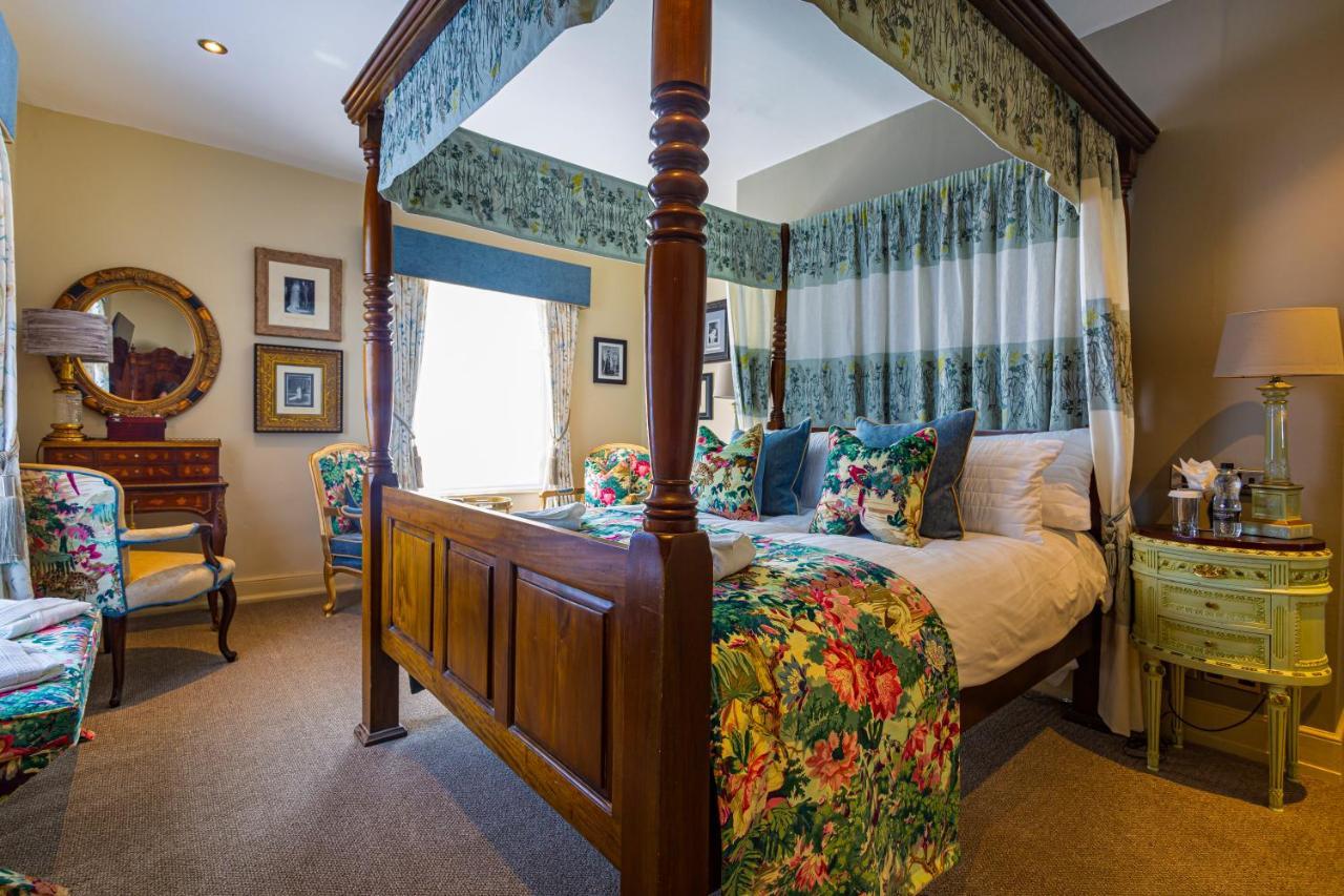 The Rutland Arms Hotel, Bakewell, Derbyshire Bagian luar foto