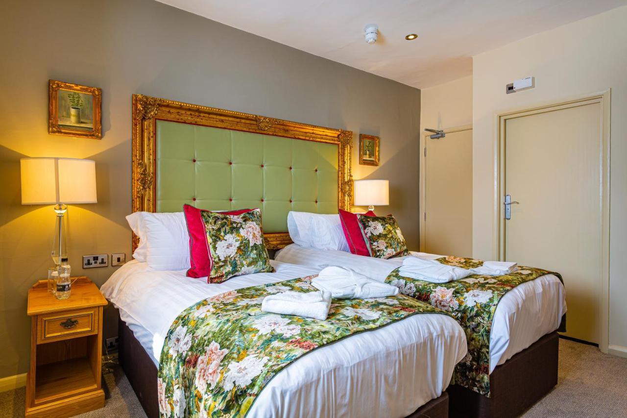The Rutland Arms Hotel, Bakewell, Derbyshire Bagian luar foto