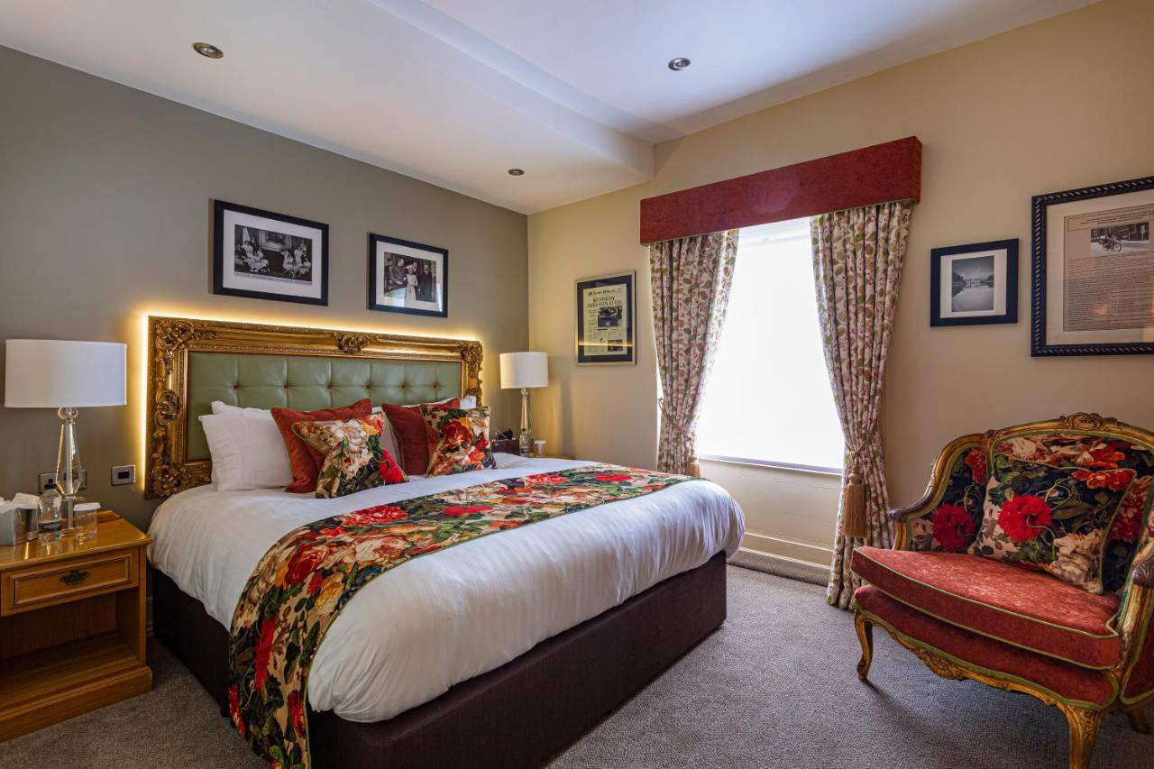The Rutland Arms Hotel, Bakewell, Derbyshire Bagian luar foto