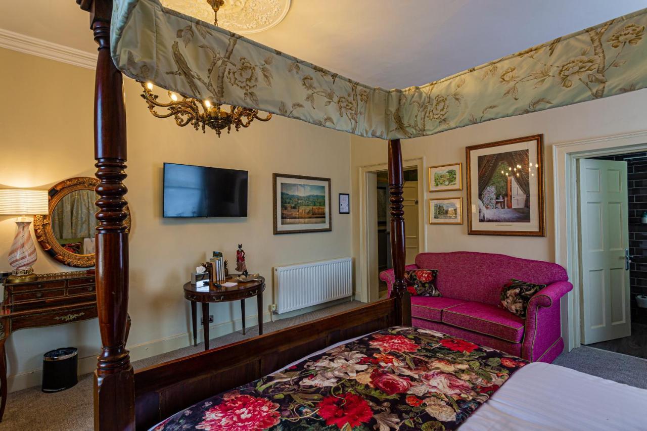 The Rutland Arms Hotel, Bakewell, Derbyshire Bagian luar foto