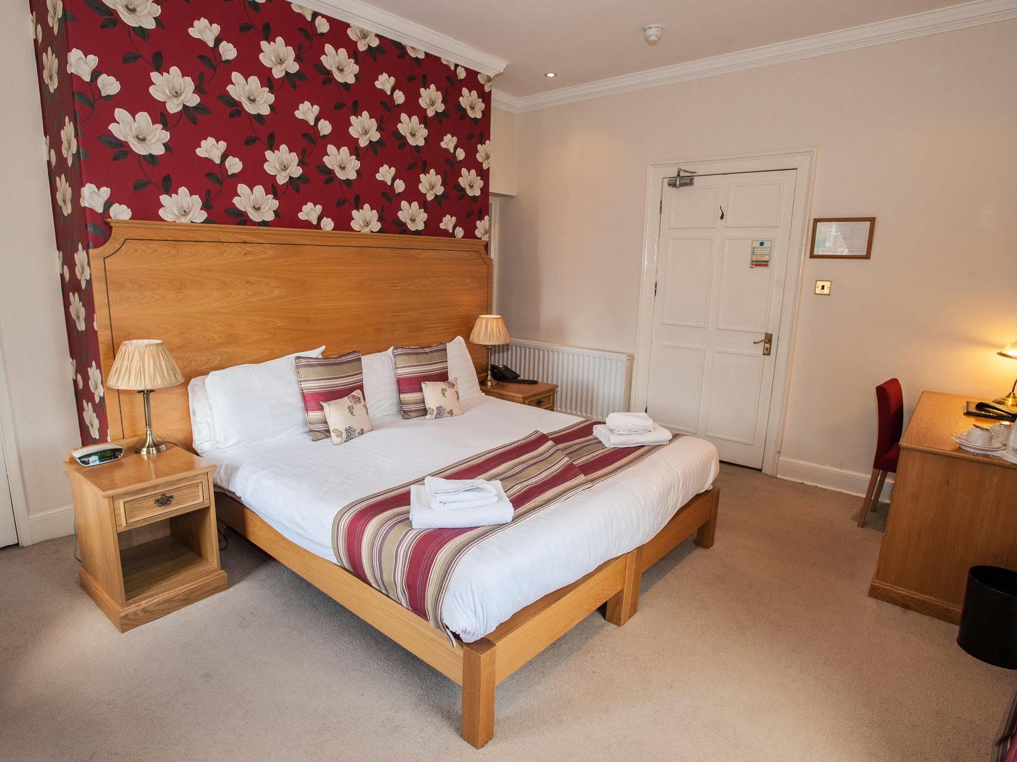 The Rutland Arms Hotel, Bakewell, Derbyshire Bagian luar foto
