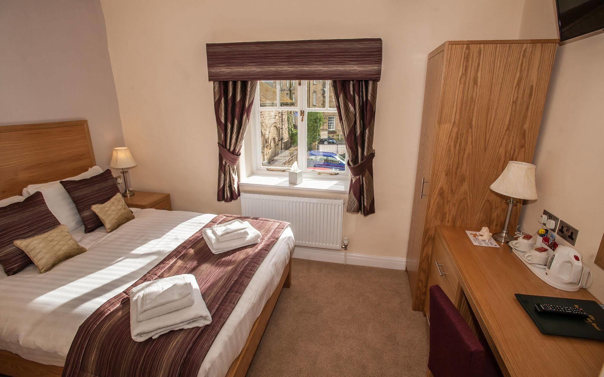 The Rutland Arms Hotel, Bakewell, Derbyshire Bagian luar foto